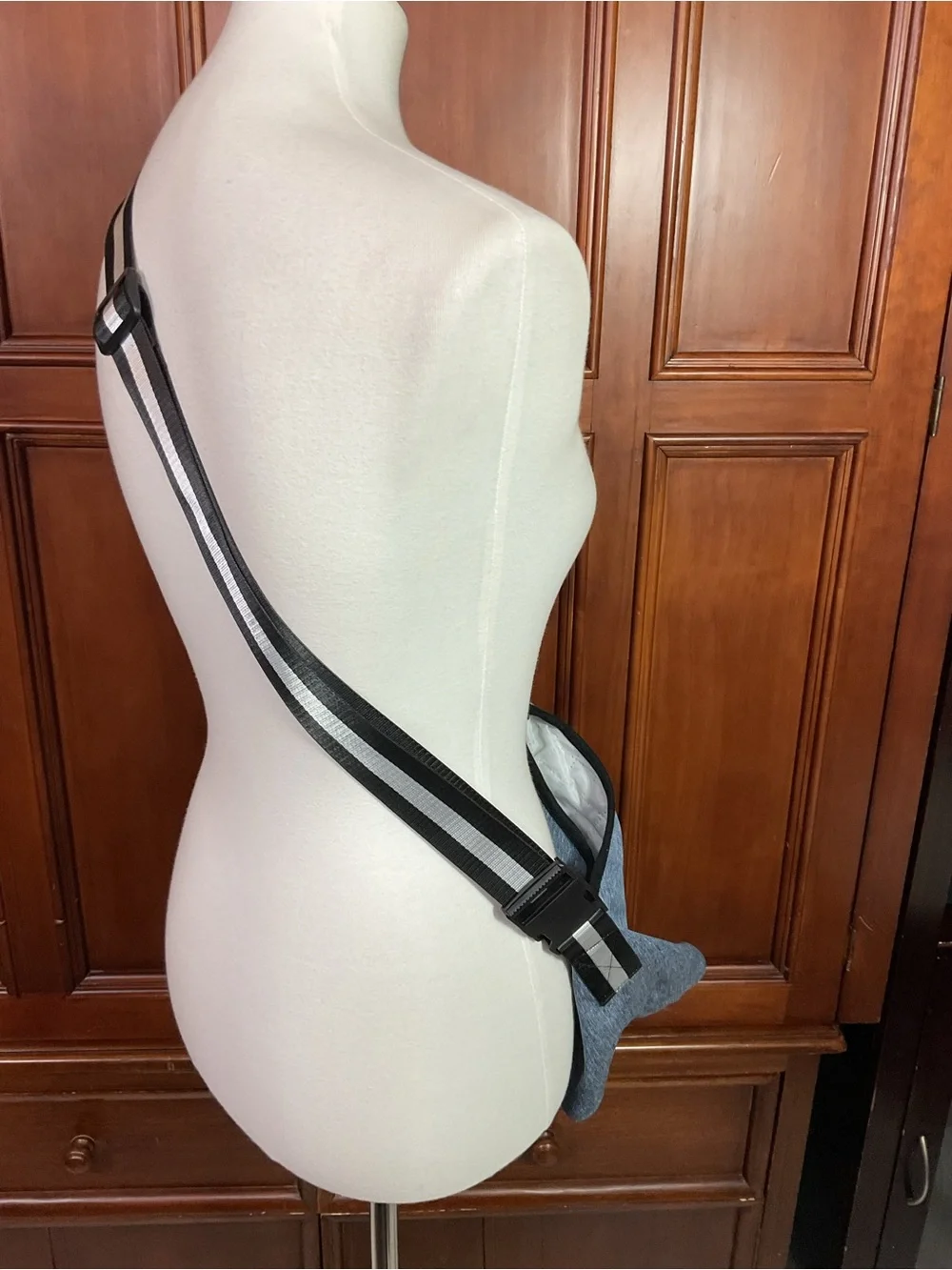 Halovie Dog Carrier Blue Purse Vented Nwot Pockets Adjustable Strap Light Blue M